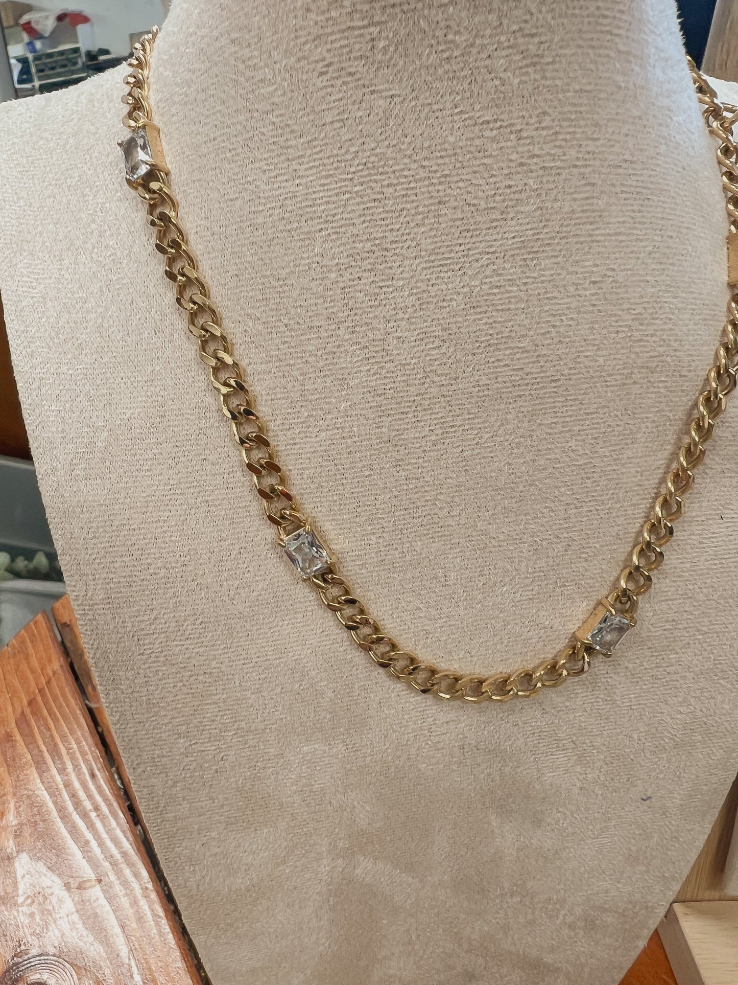 Mo Necklace