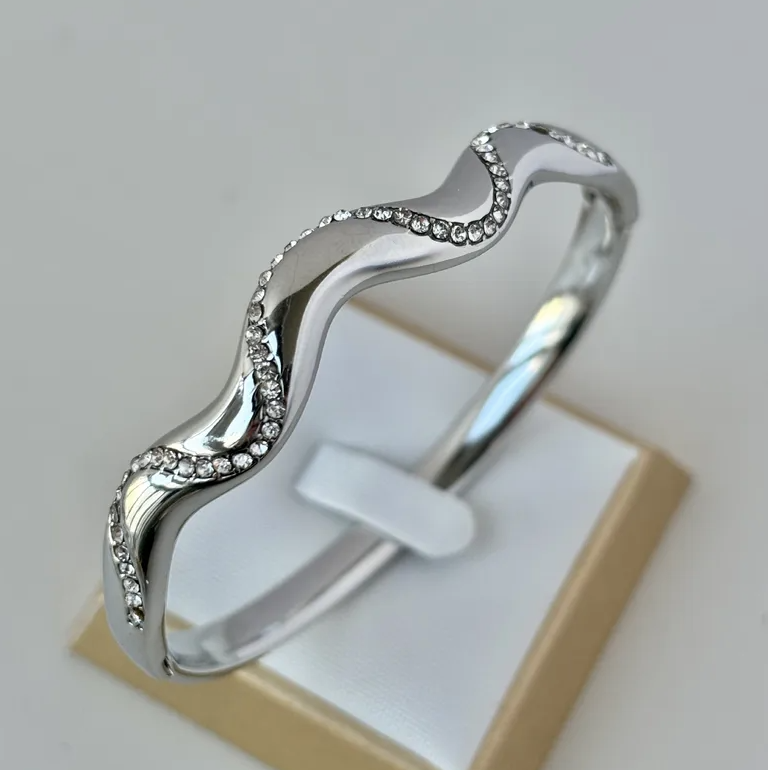 Wavy Bangle